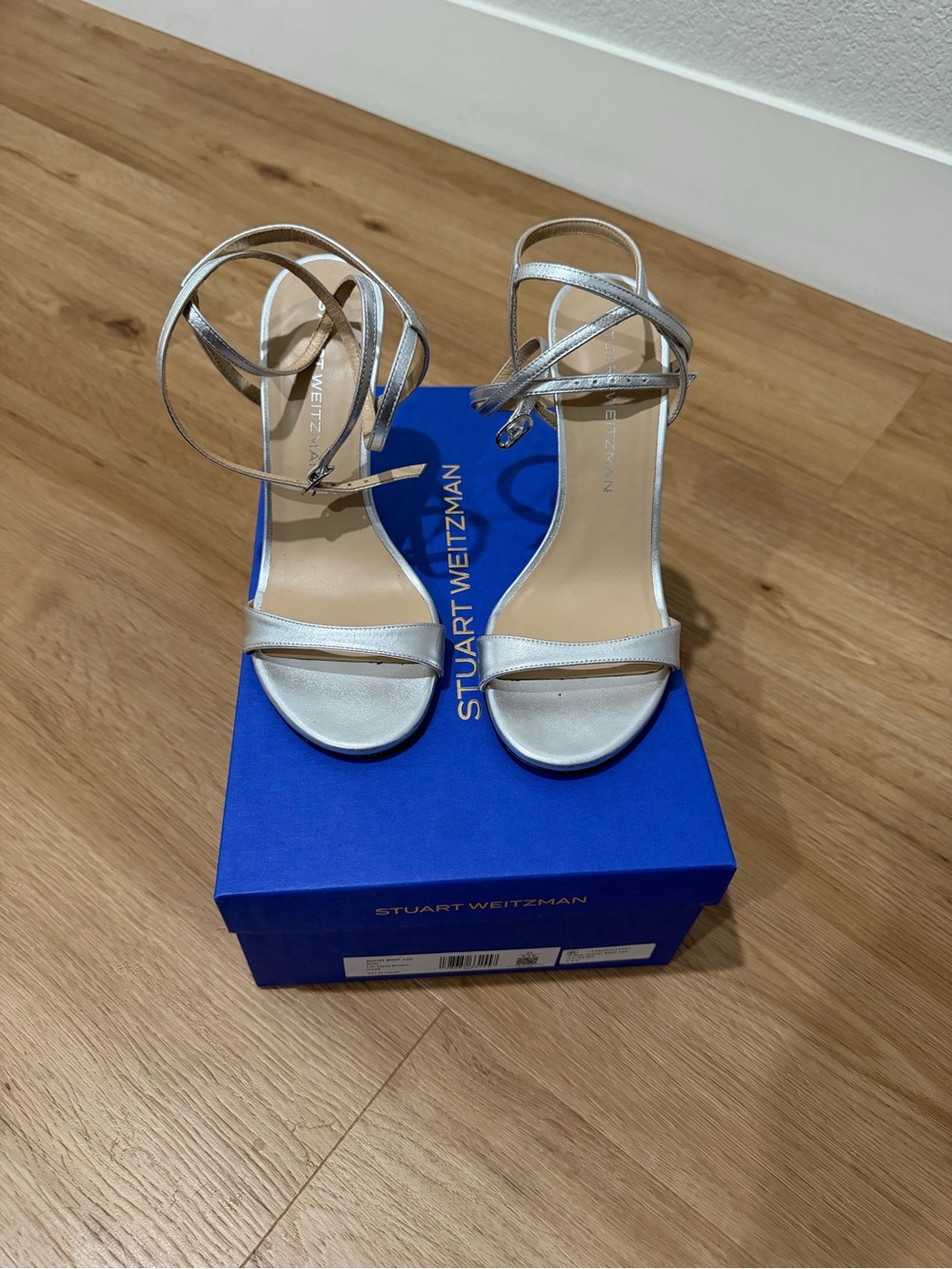 Stuart Weitzman - Picture 2 of 5